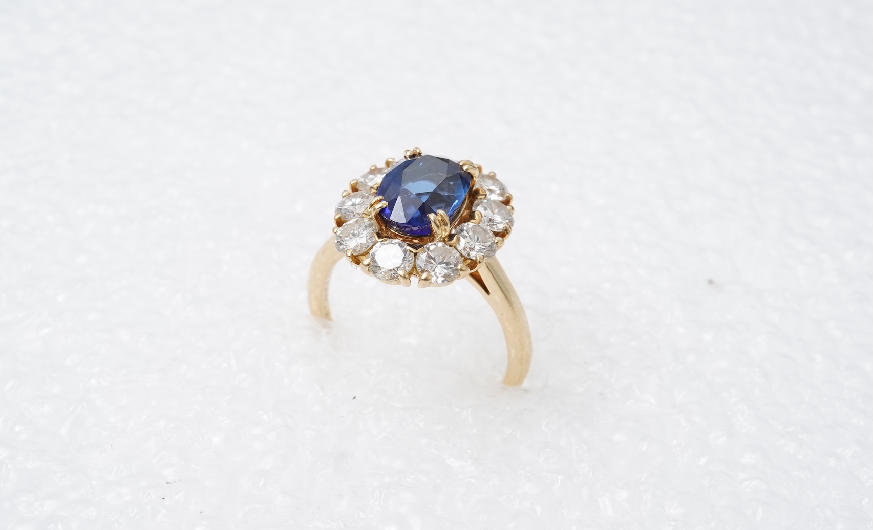 Monture Mauboussin, a sapphire and diamond cluster ring